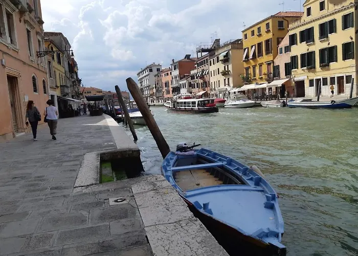 Calle Rielo great canal view